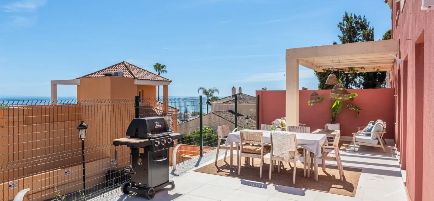 Venta de apartamento en planta media en La Duquesa 1