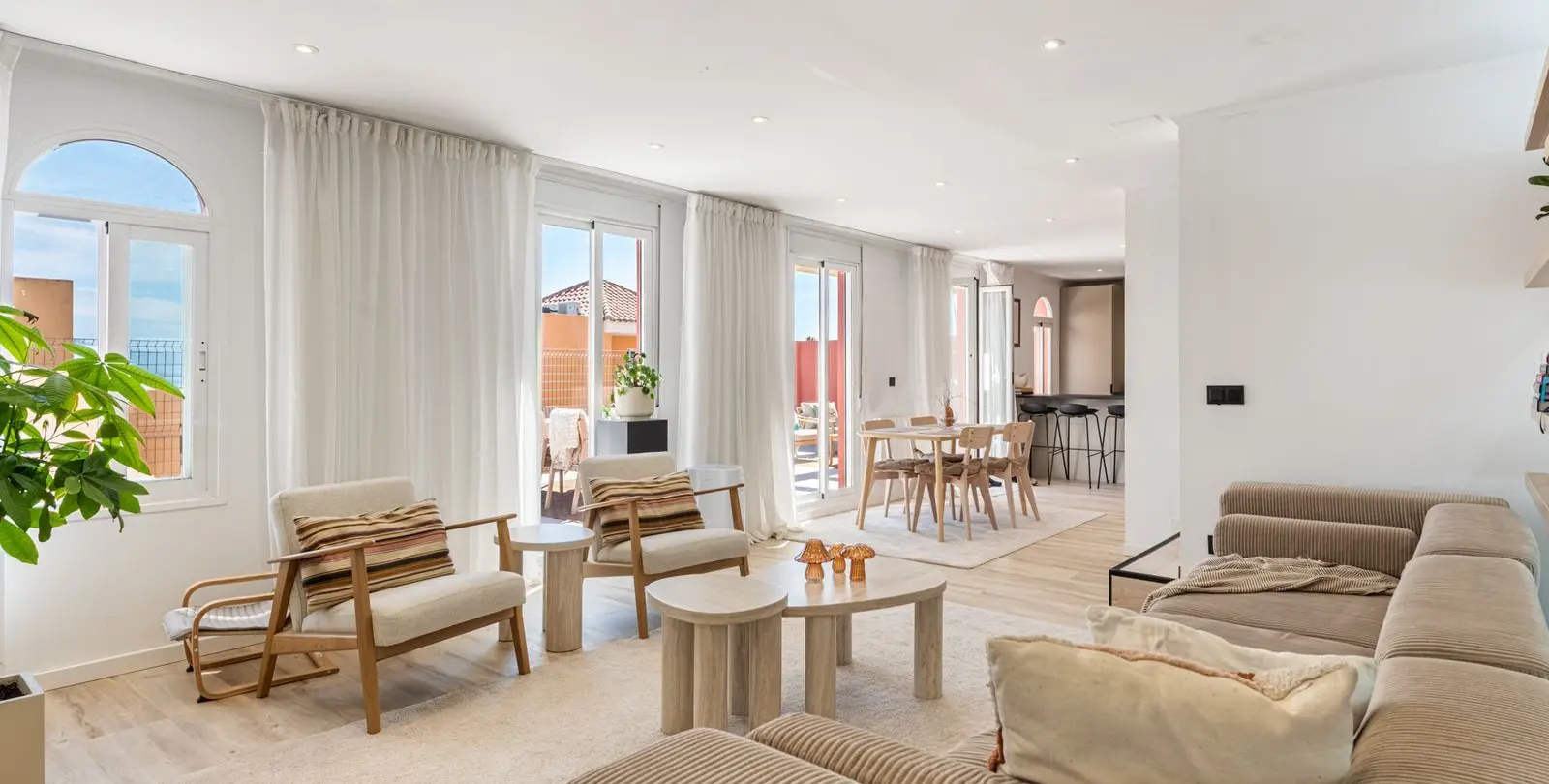 Sale of middle floor apartment in La Duquesa 3