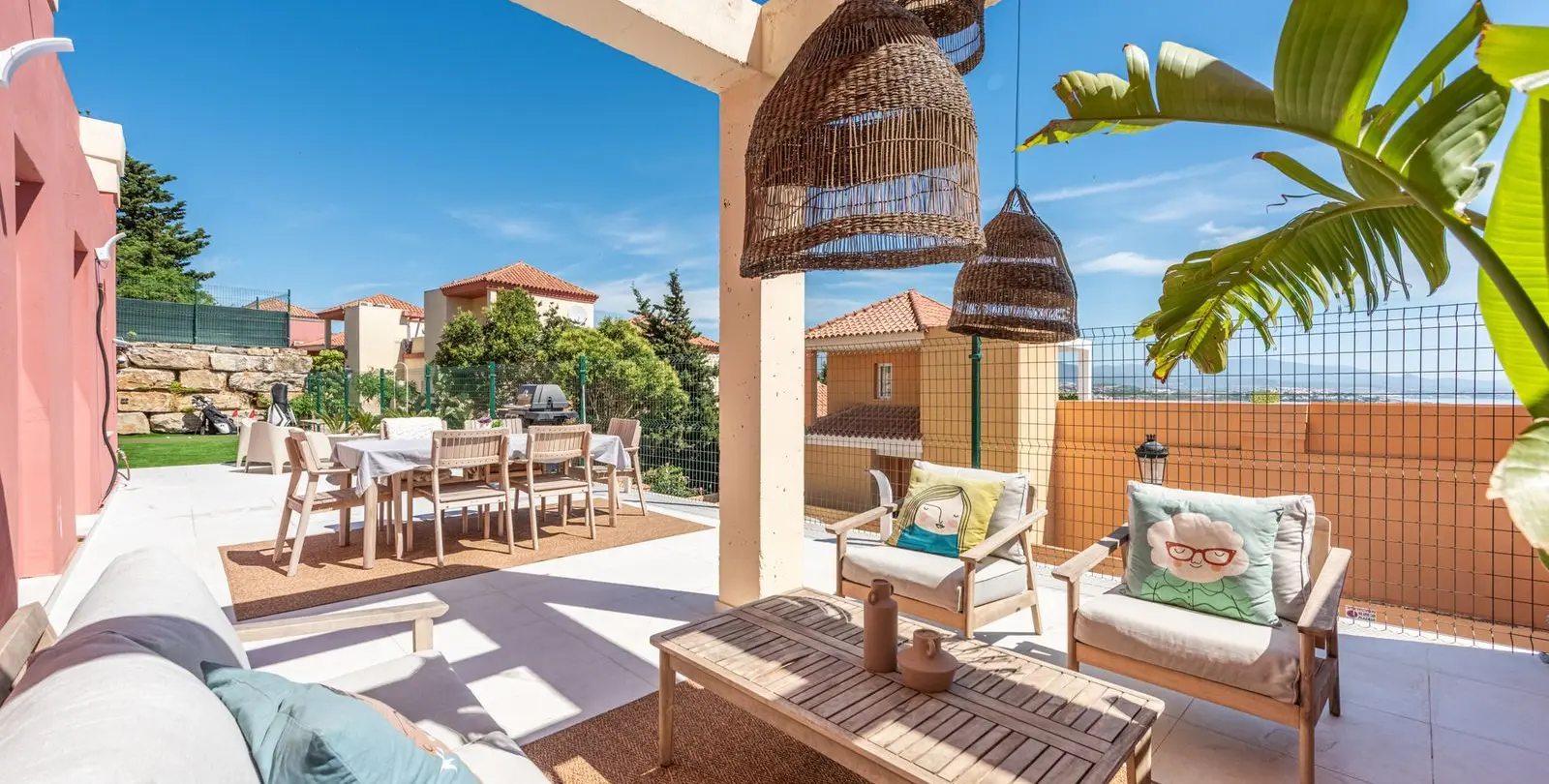 Sale of middle floor apartment in La Duquesa 5