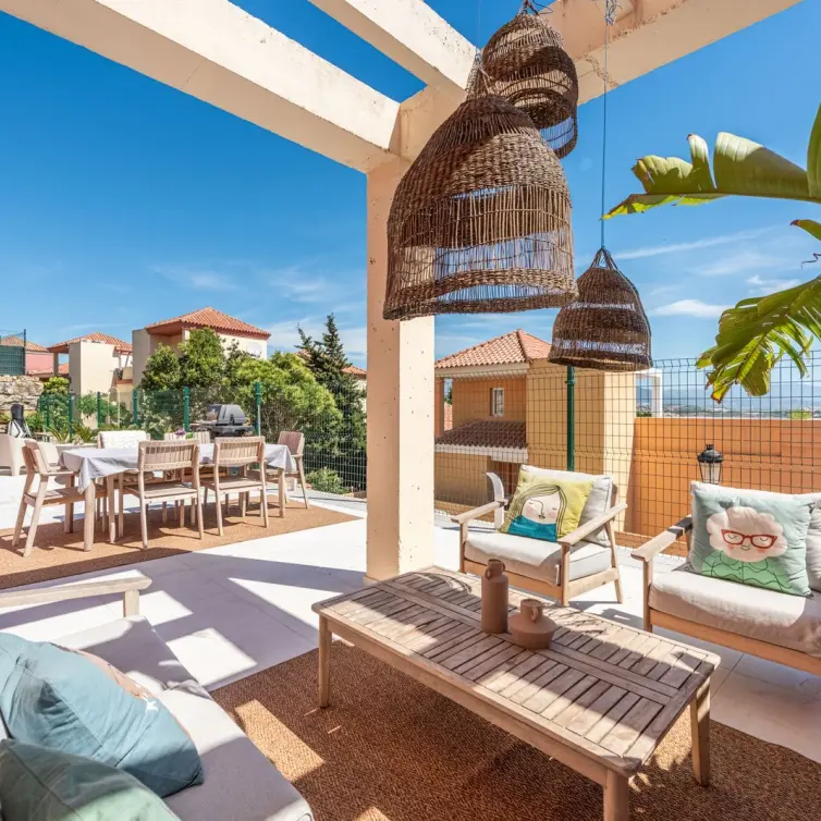 Venta de apartamento en planta media en La Duquesa