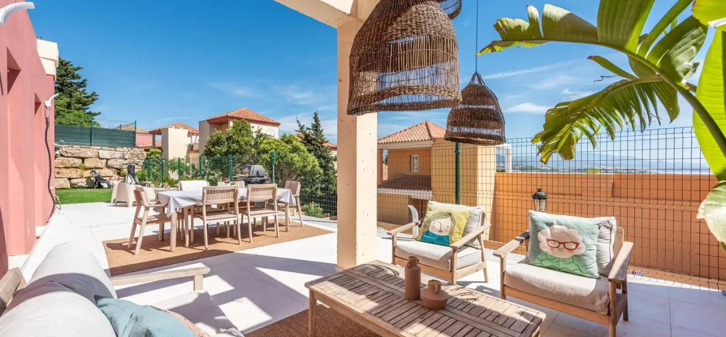 Venta de apartamento en planta media en La Duquesa 4