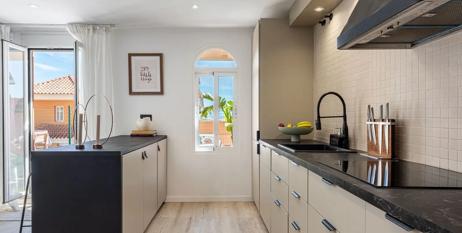 Sale of middle floor apartment in La Duquesa 9