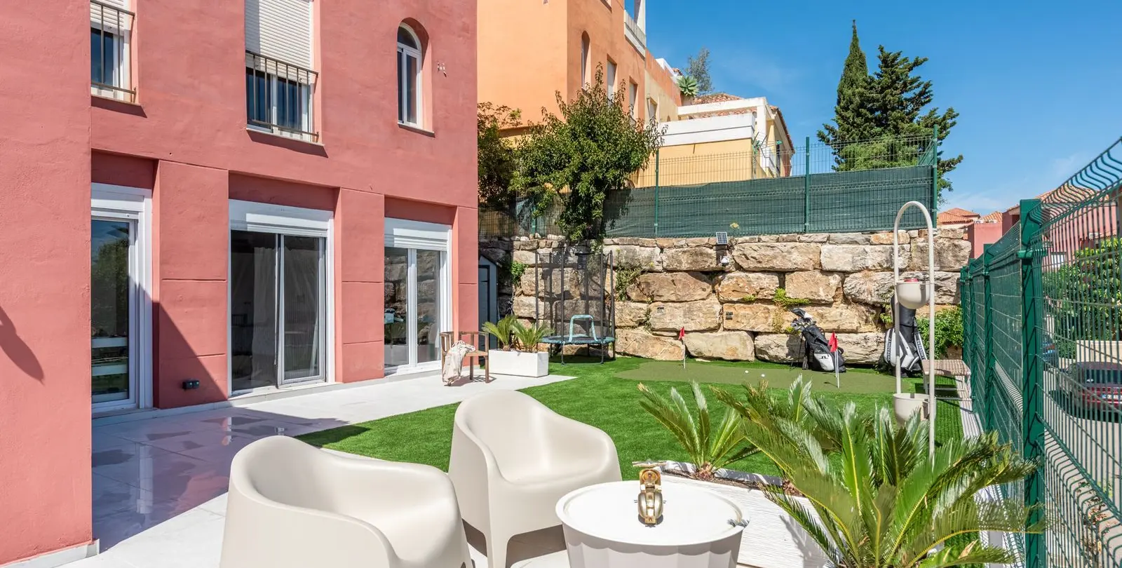 Sale of middle floor apartment in La Duquesa 19