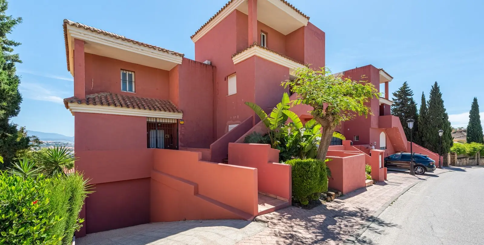 Sale of middle floor apartment in La Duquesa 20