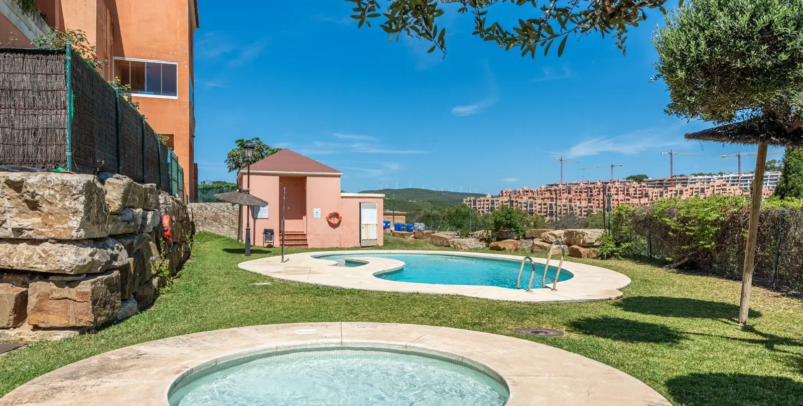 Sale of middle floor apartment in La Duquesa 21
