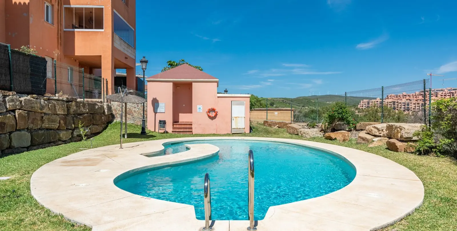 Sale of middle floor apartment in La Duquesa 22