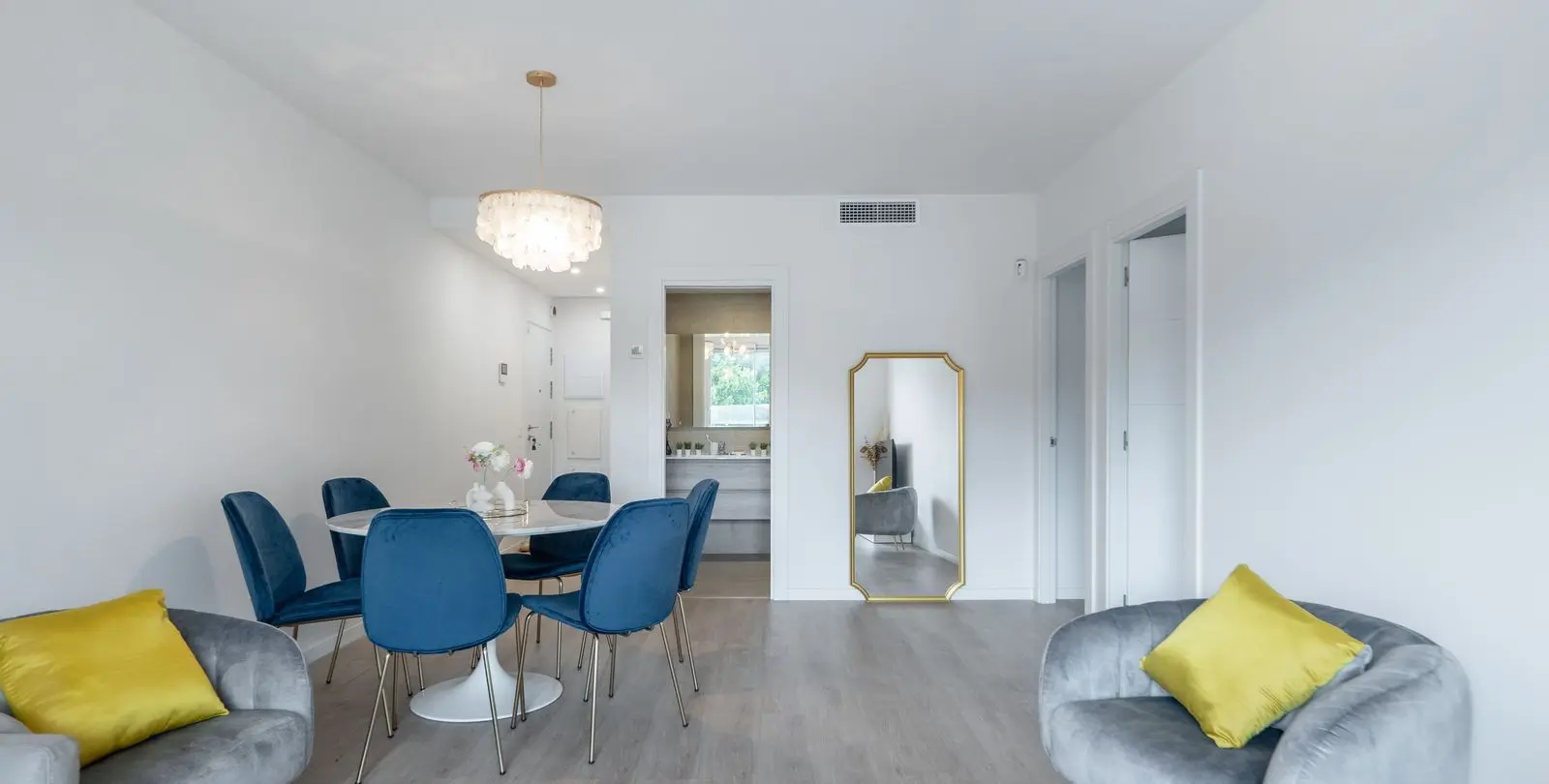 Venta de apartamento en planta media en Nueva Andalucía 3