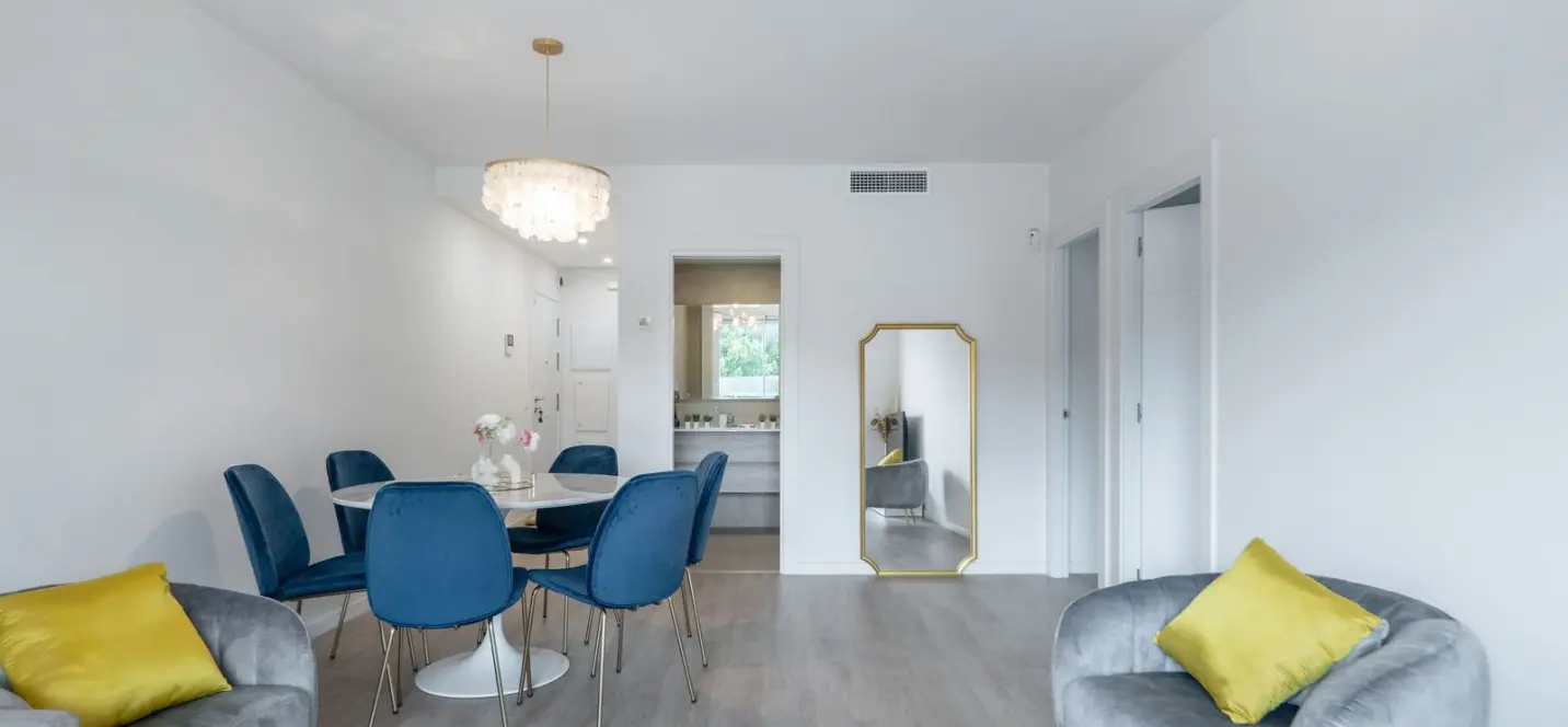 Venta de apartamento en planta media en Nueva Andalucía 2