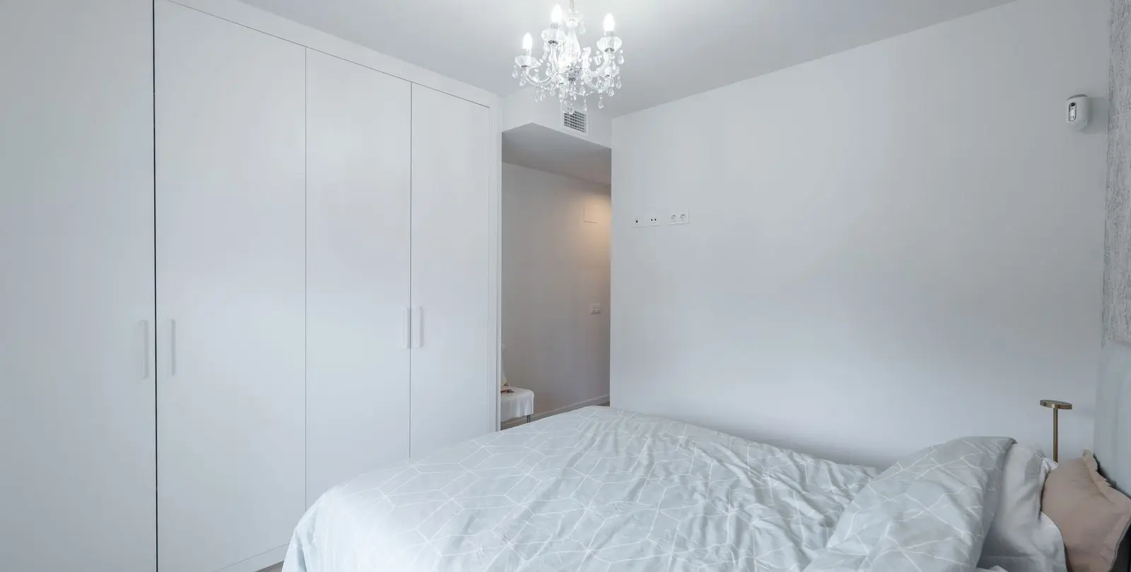 Venta de apartamento en planta media en Nueva Andalucía 11