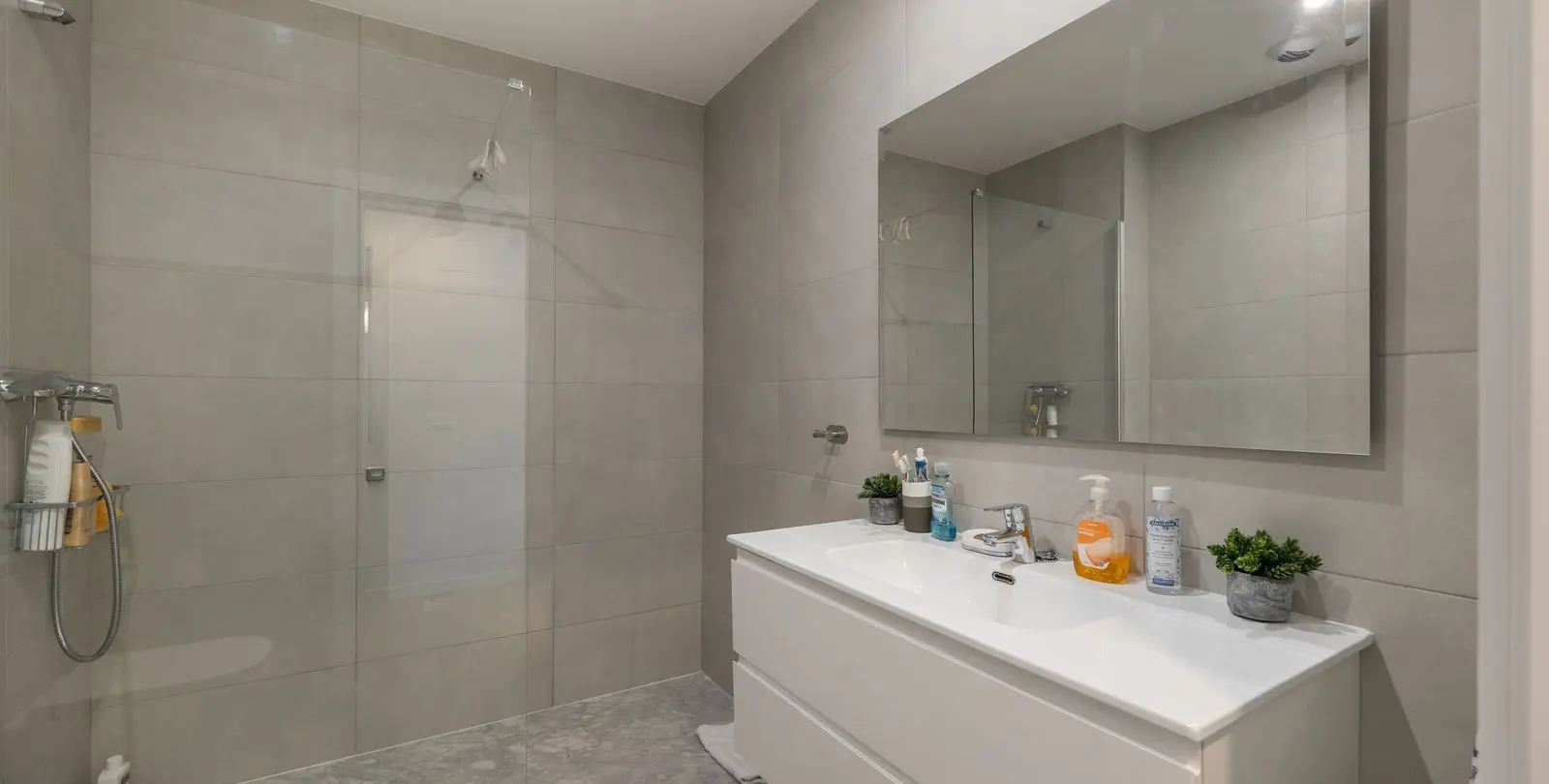 Venta de apartamento en planta media en Nueva Andalucía 15