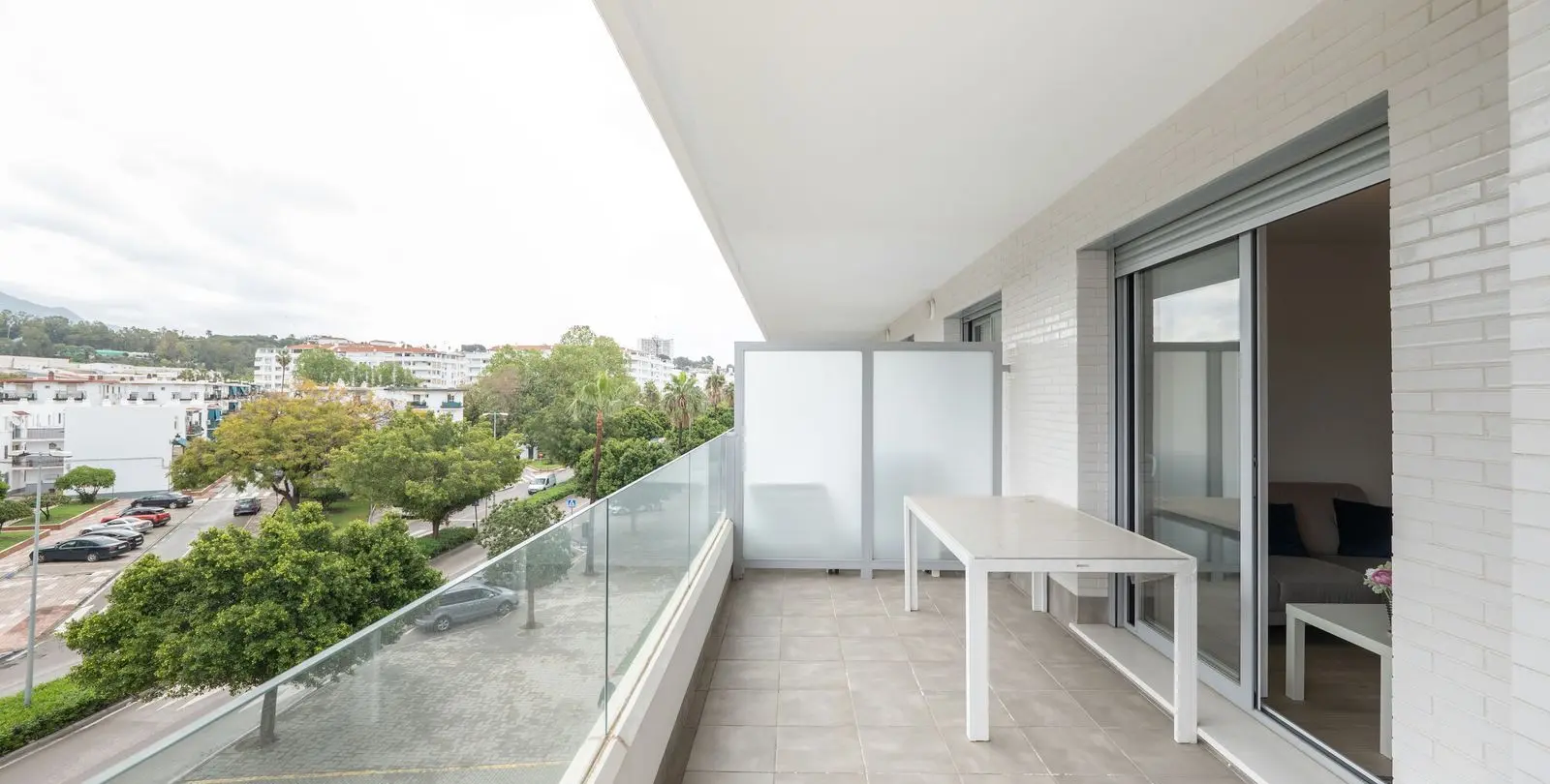 Venta de apartamento en planta media en Nueva Andalucía 17