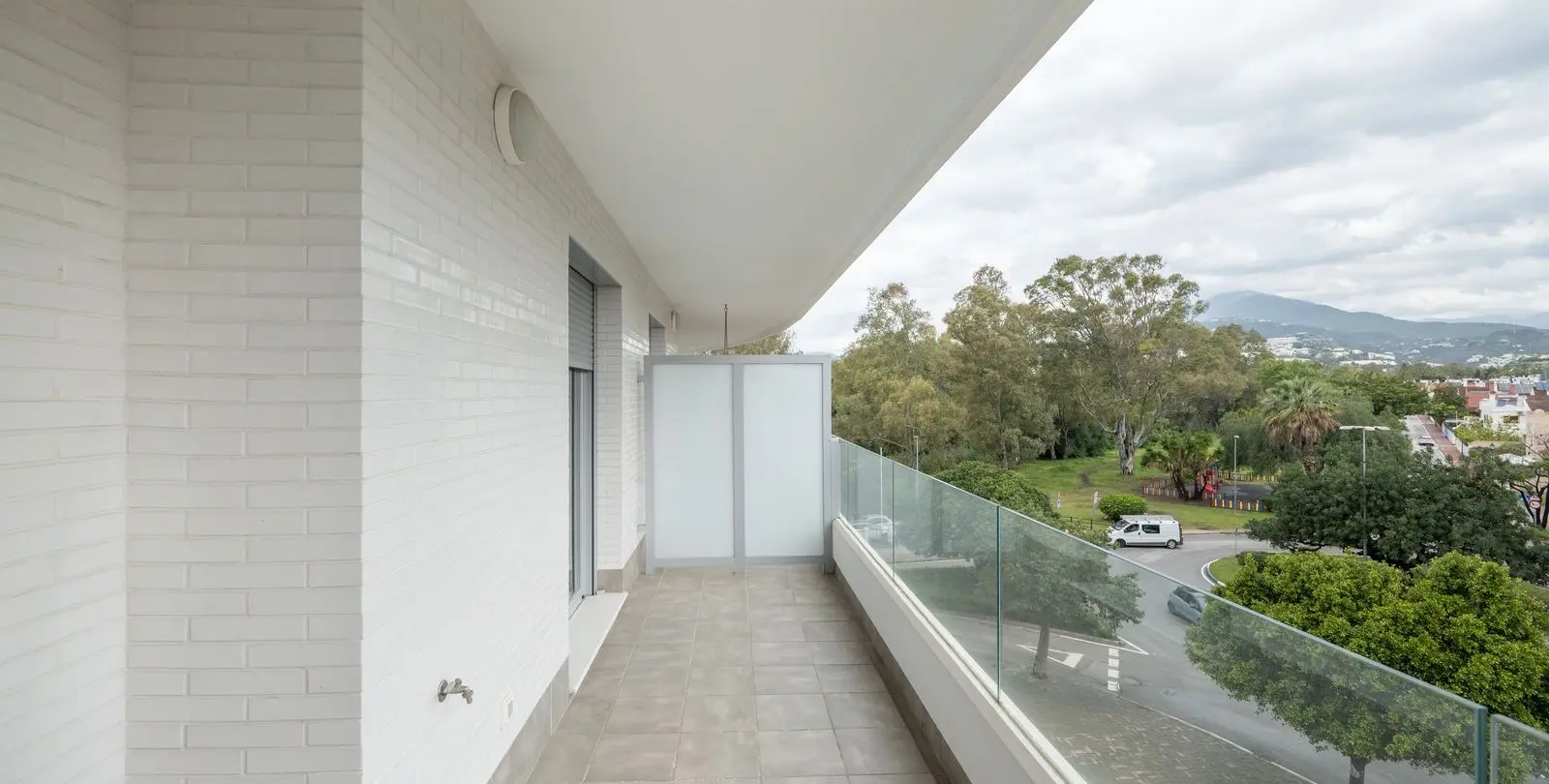 Venta de apartamento en planta media en Nueva Andalucía 18