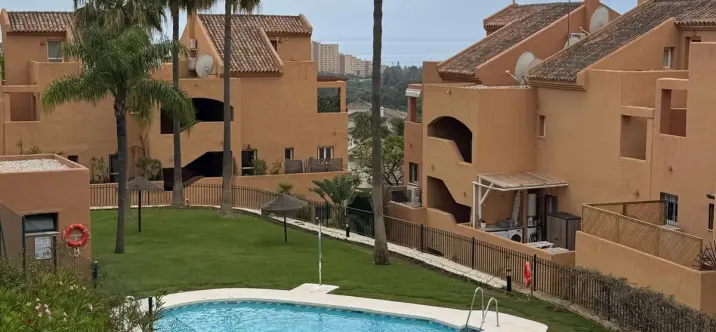 Venta de apartamento en planta baja en Elviria 1