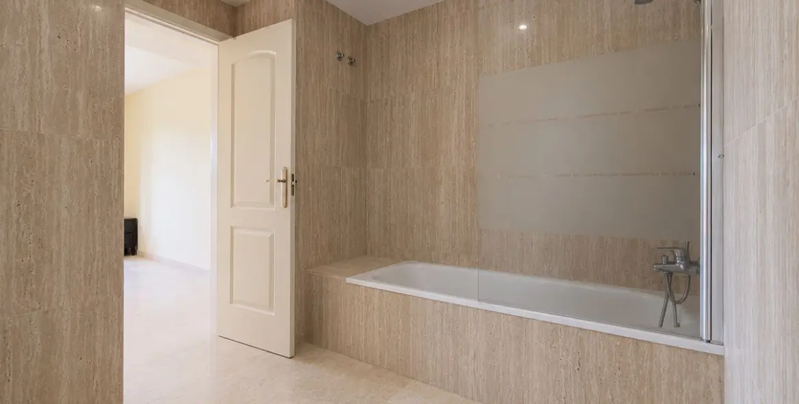 Venta de apartamento en planta baja en Elviria 19