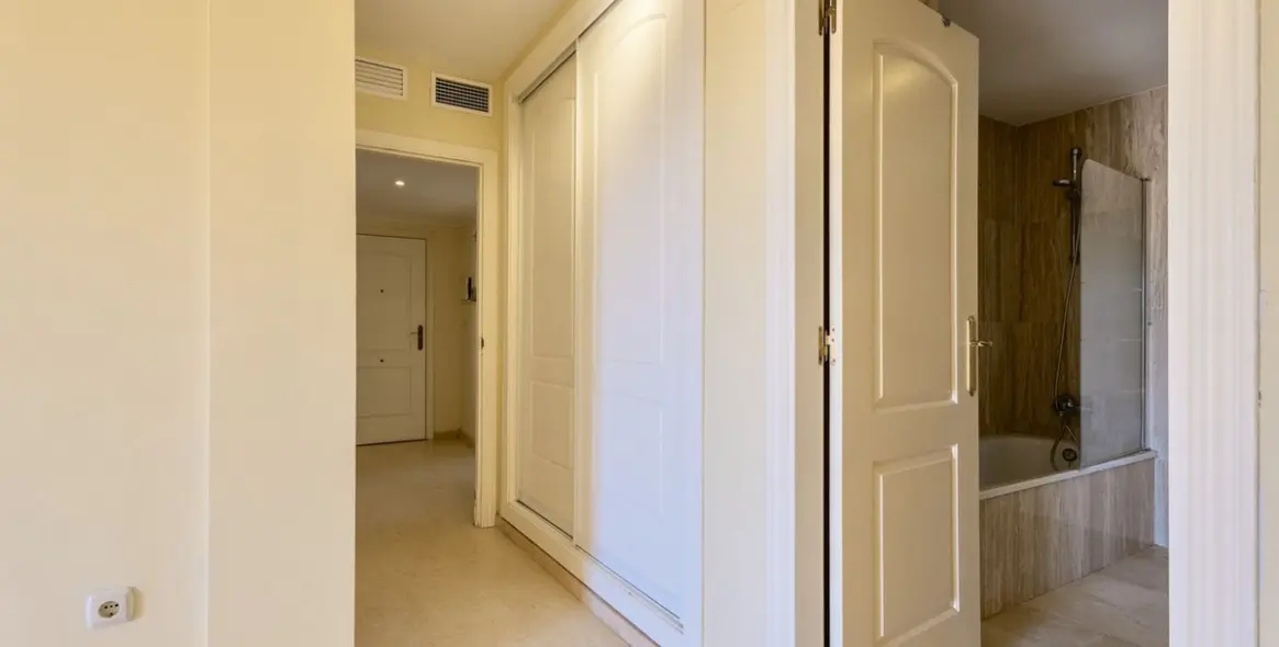 Venta de apartamento en planta baja en Elviria 29