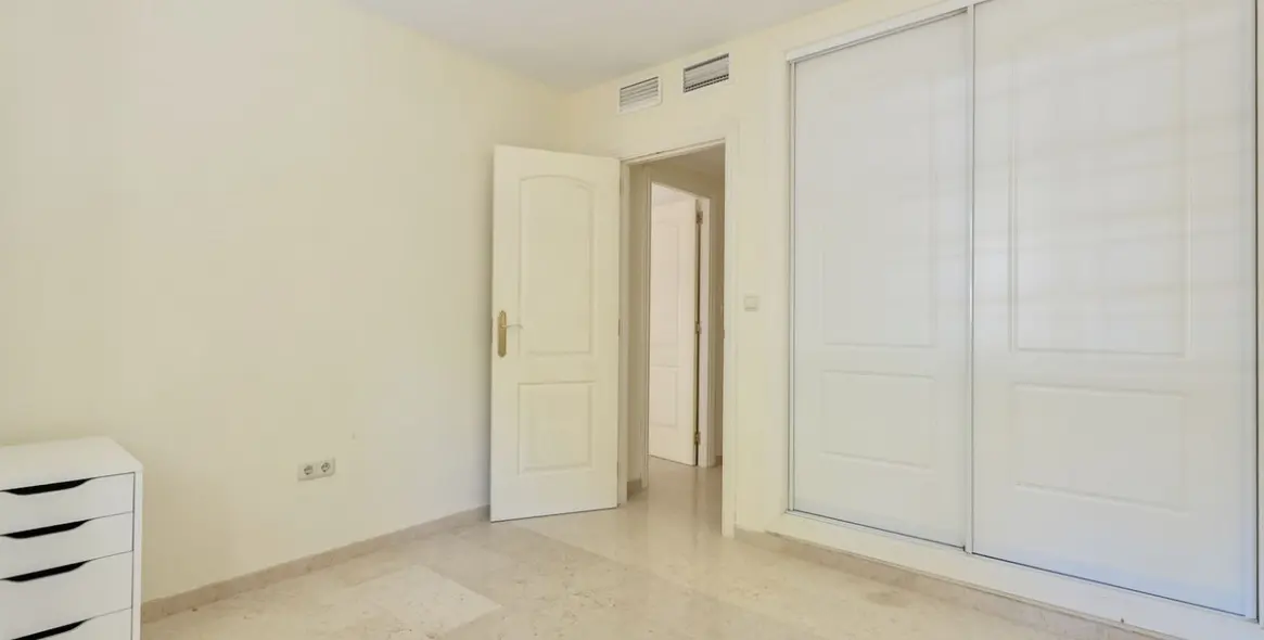 Venta de apartamento en planta baja en Elviria 34