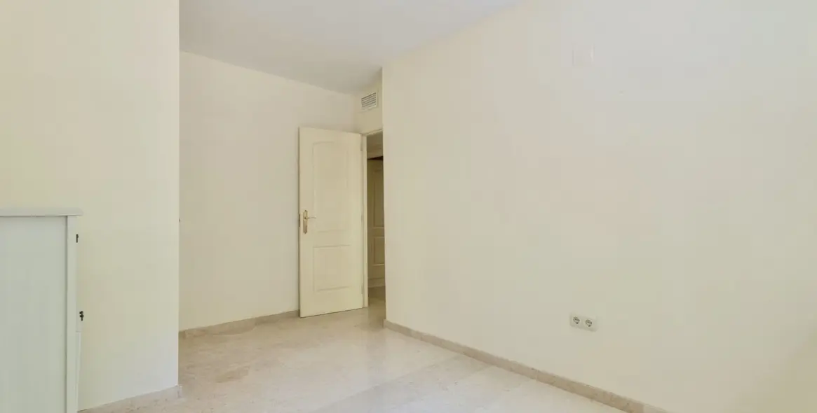 Venta de apartamento en planta baja en Elviria 35