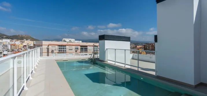 Продажа апартаментов на среднем этаже в Málaga Centro 0