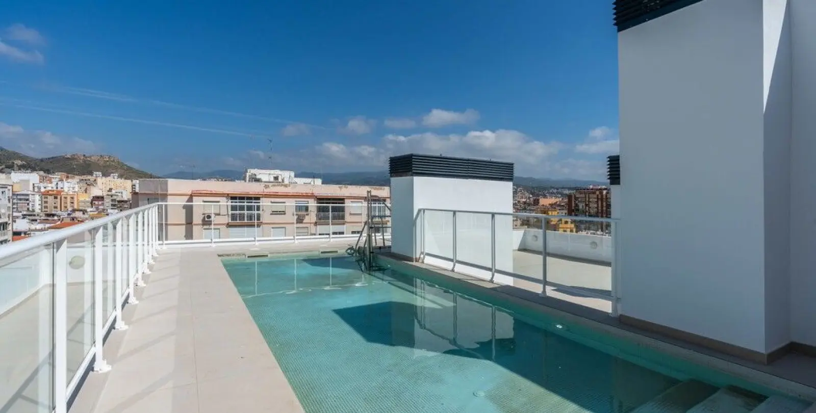Продажа апартаментов на среднем этаже в Málaga Centro 1