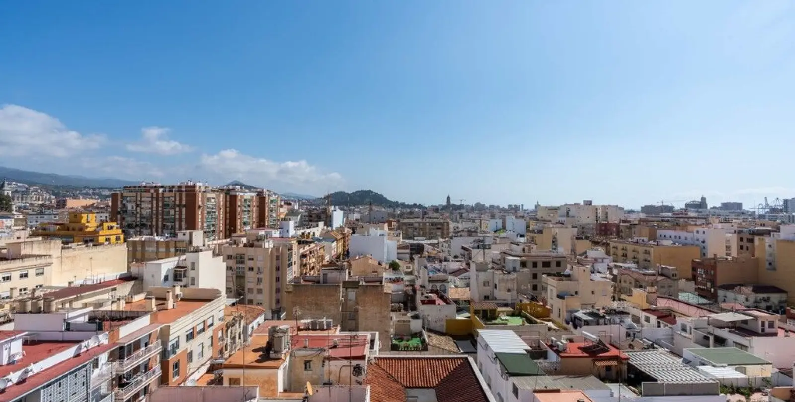 Продажа апартаментов на среднем этаже в Málaga Centro 14