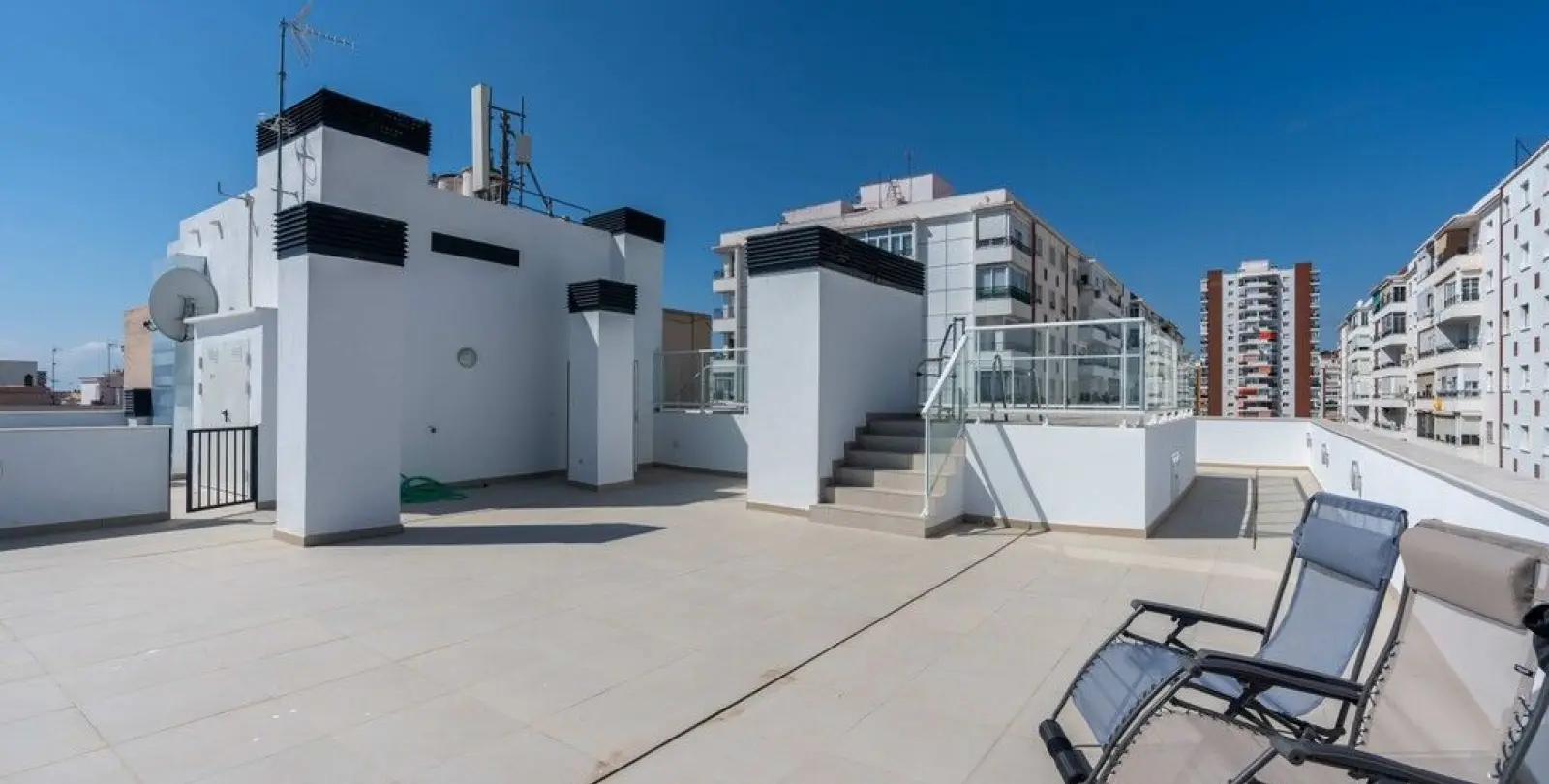 Продажа апартаментов на среднем этаже в Málaga Centro 17