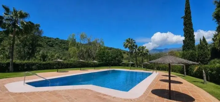Sale of middle floor apartment in Río Real 0