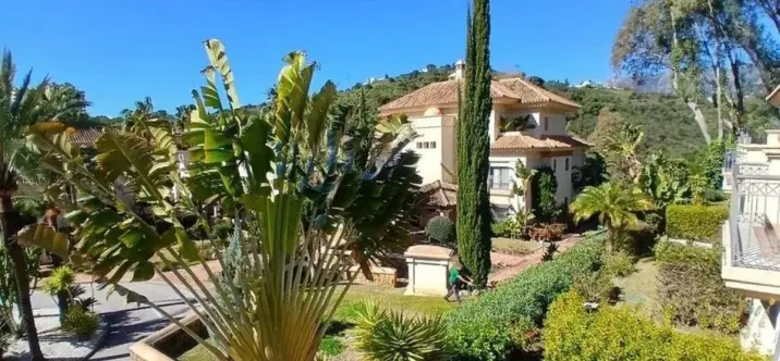 Sale of middle floor apartment in Río Real 2