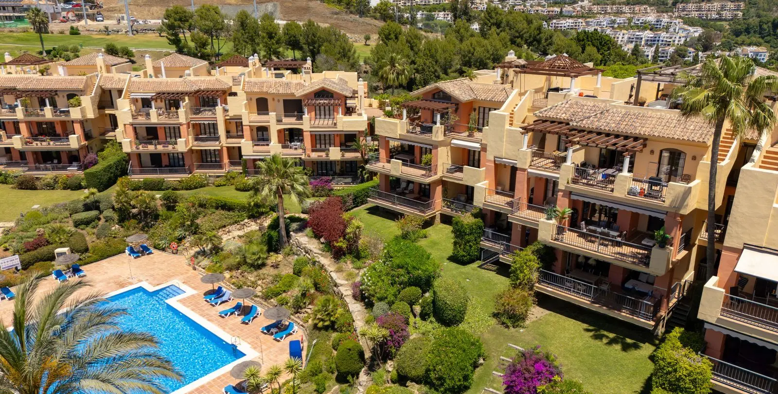 Venta de apartamento en planta media en Los Arqueros 42