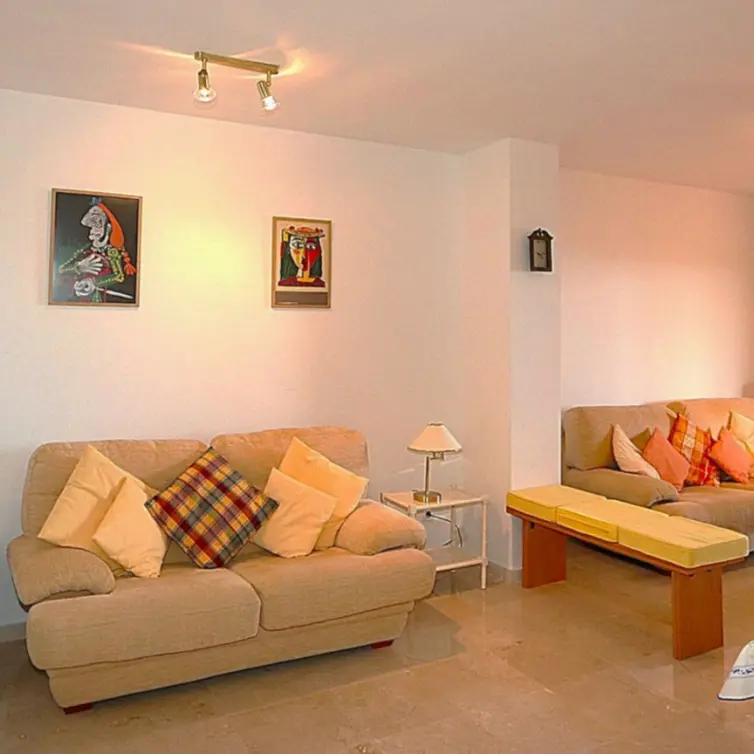 Venta de apartamento en planta media en Selwo