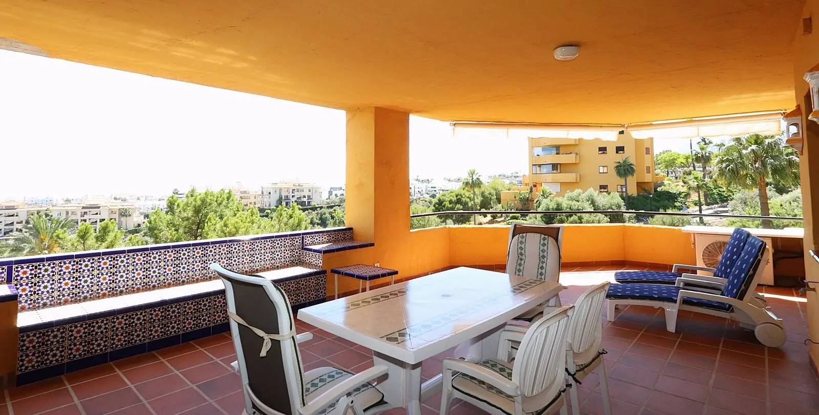 Sale of middle floor apartment in Selwo 15