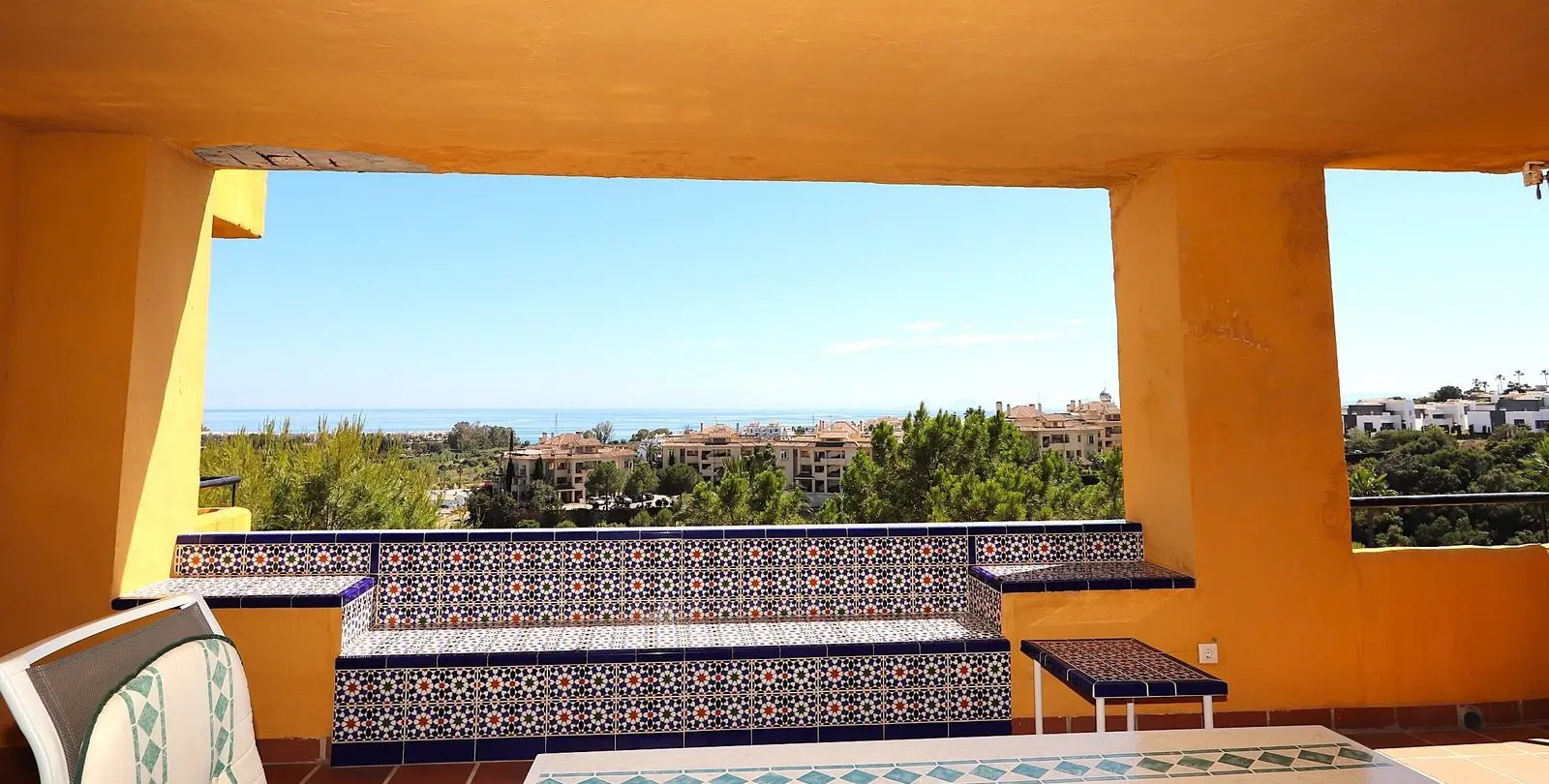 Sale of middle floor apartment in Selwo 16