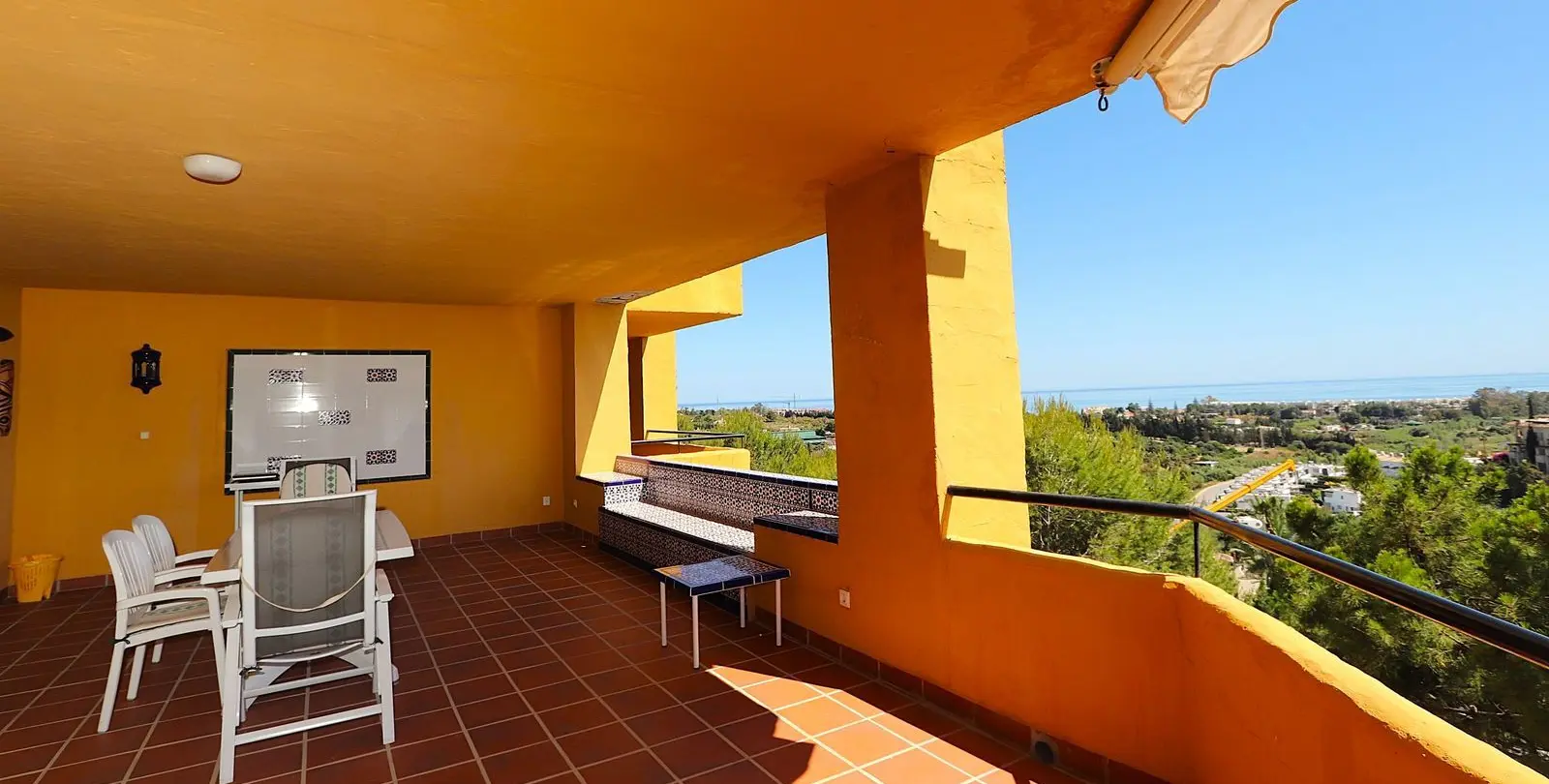 Sale of middle floor apartment in Selwo 20