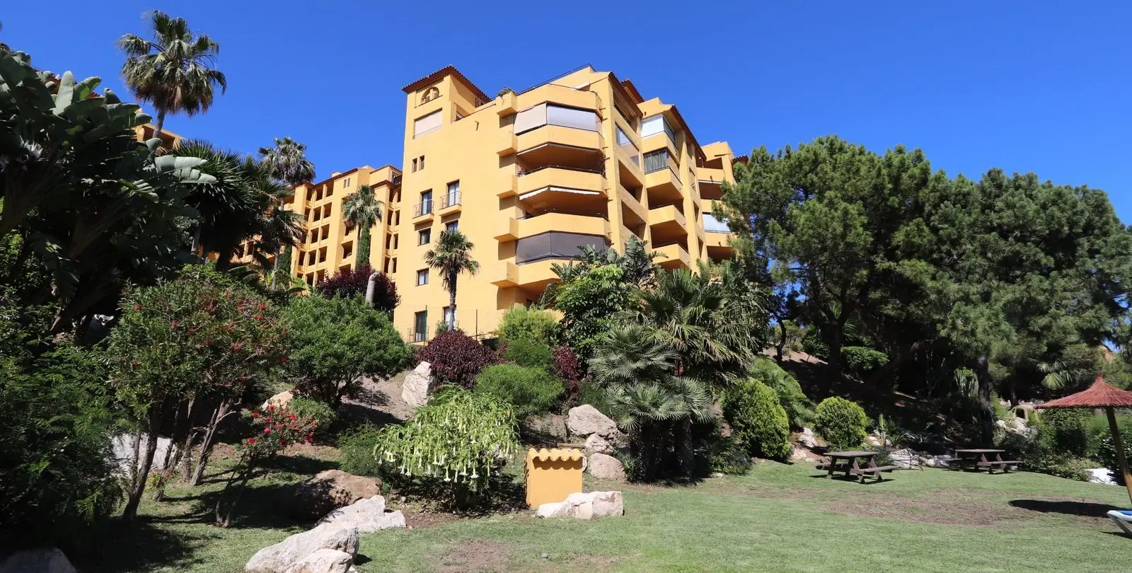 Sale of middle floor apartment in Selwo 26