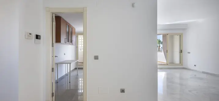 Venta de apartamento en planta media en Aloha 1