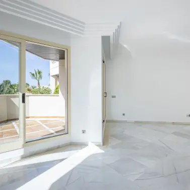 Venta de apartamento en planta media en Aloha