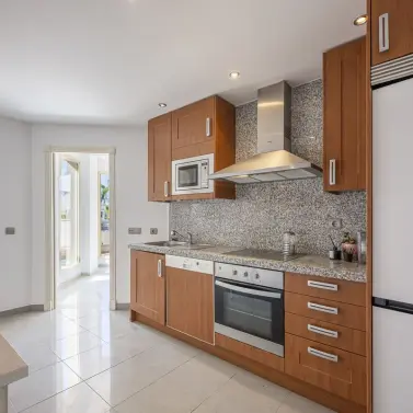 Venta de apartamento en planta media en Aloha