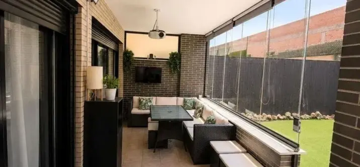 Sale of ground floor apartment in El Pinillo 0