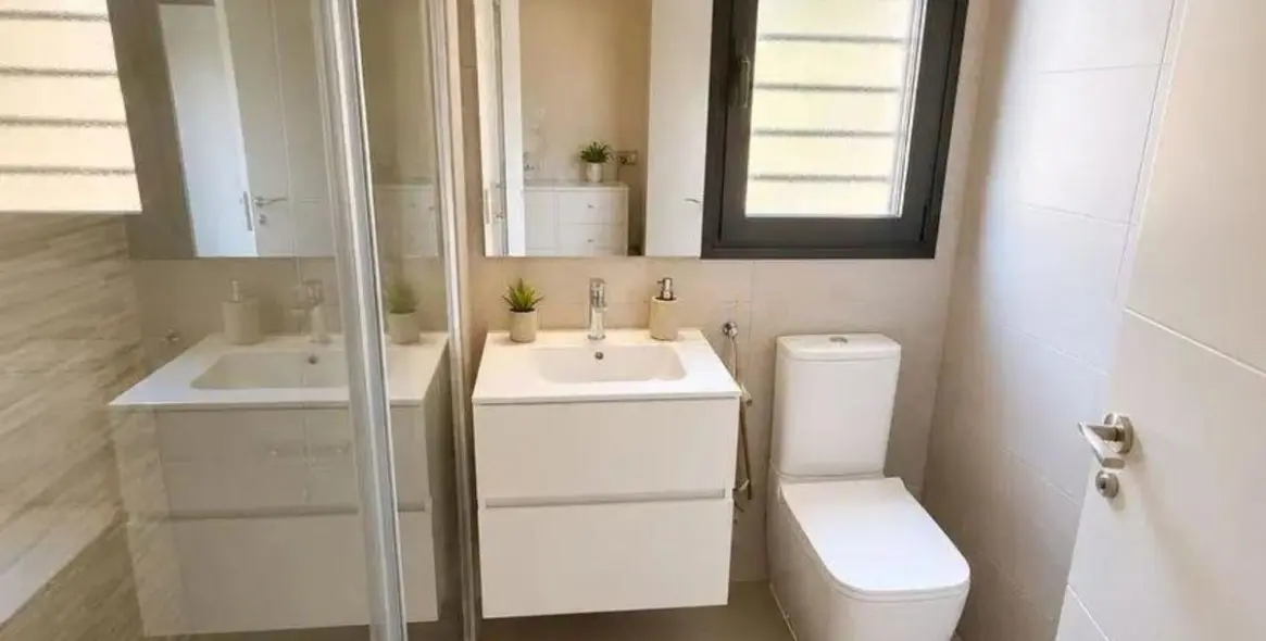 Sale of ground floor apartment in El Pinillo 8
