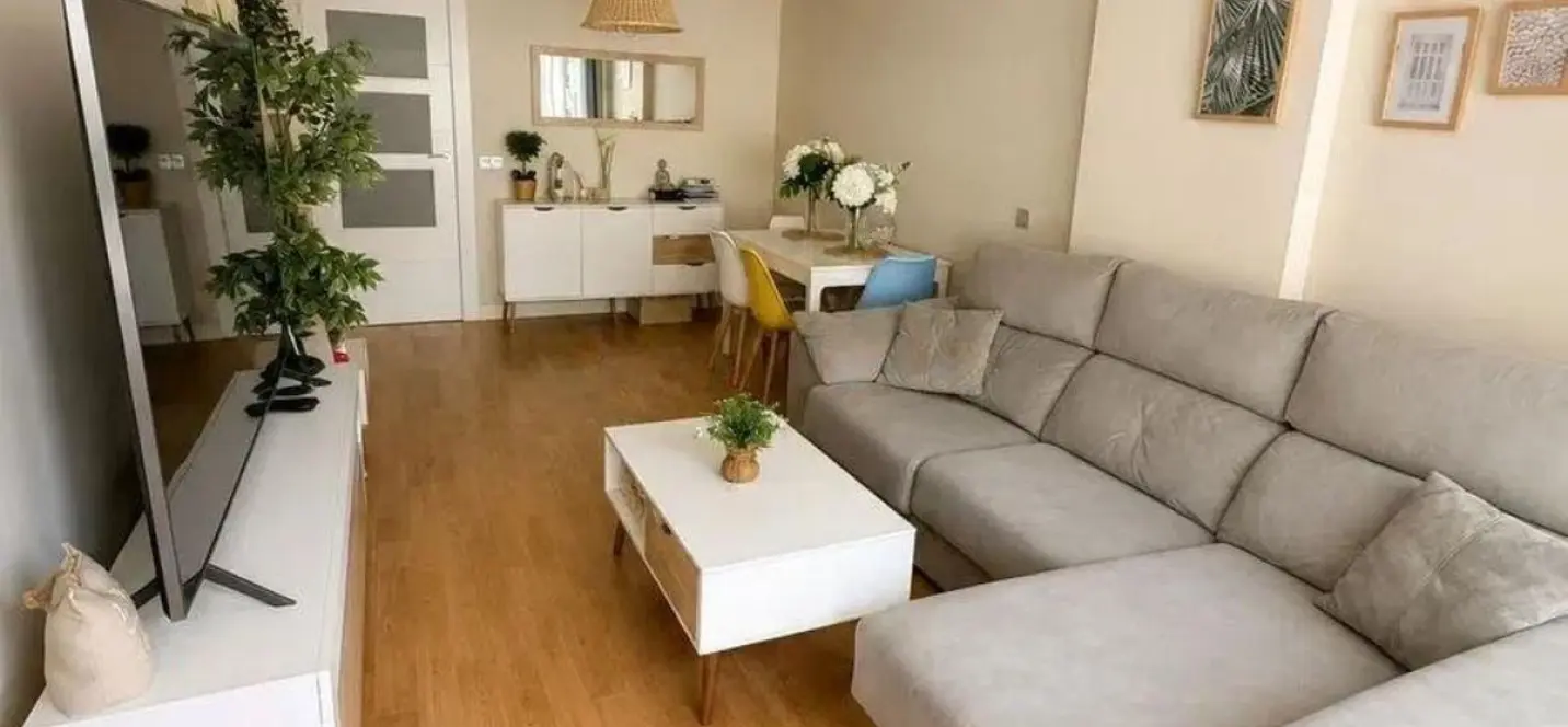Sale of ground floor apartment in El Pinillo 0
