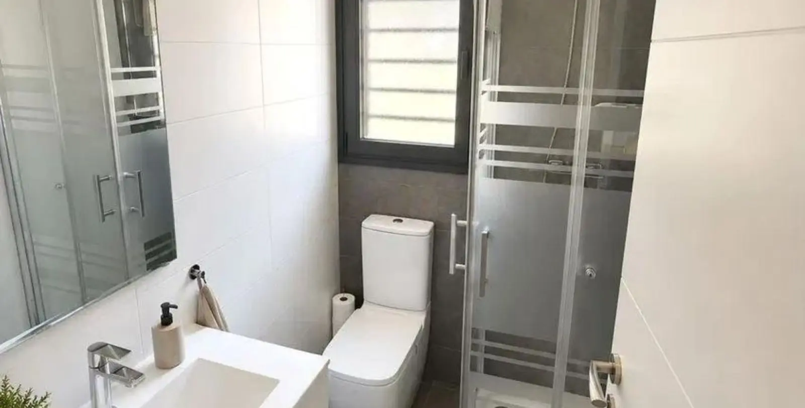 Sale of ground floor apartment in El Pinillo 5