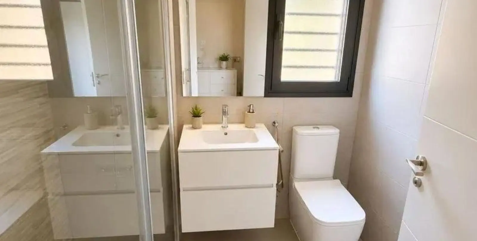 Sale of ground floor apartment in El Pinillo 8