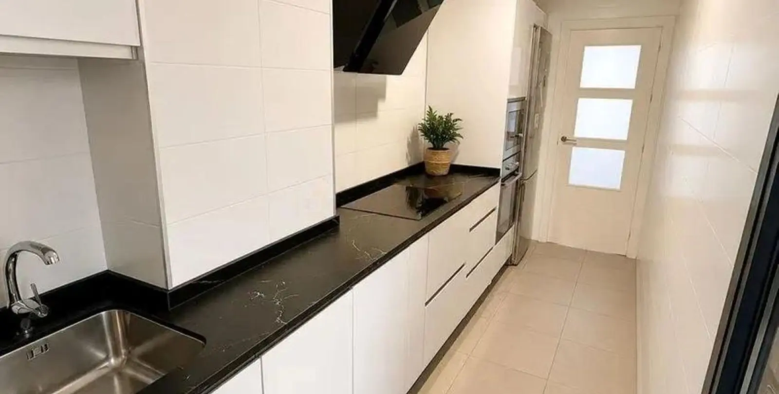 Sale of ground floor apartment in El Pinillo 12