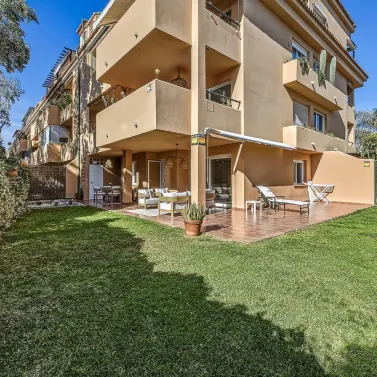 Sale of ground floor apartment in Las Chapas