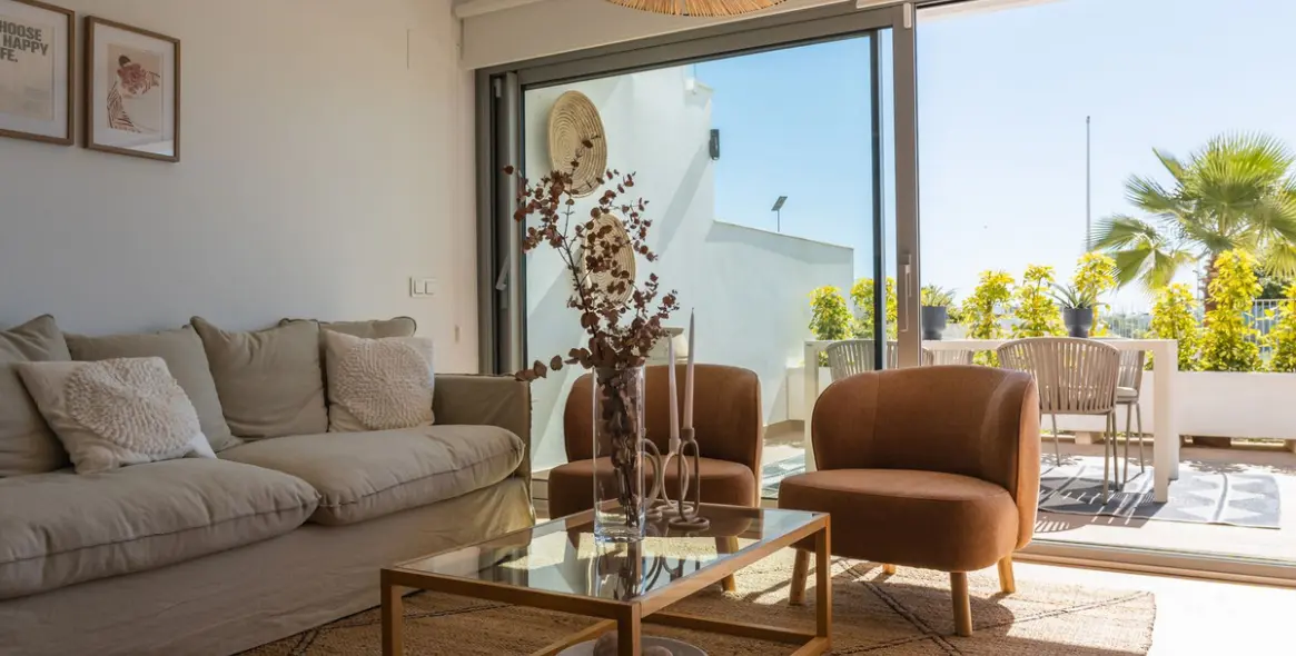 Sale of ground floor apartment in Estepona 2