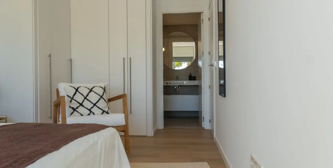 Sale of ground floor apartment in Estepona 10