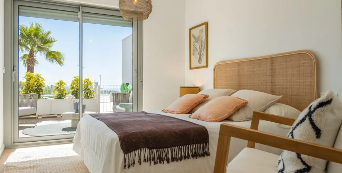 Sale of ground floor apartment in Estepona 11