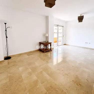 Sale of middle floor apartment in El Palo