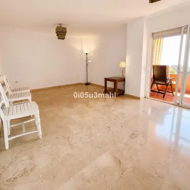 Sale of middle floor apartment in El Palo