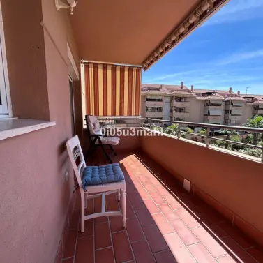 Sale of middle floor apartment in El Palo
