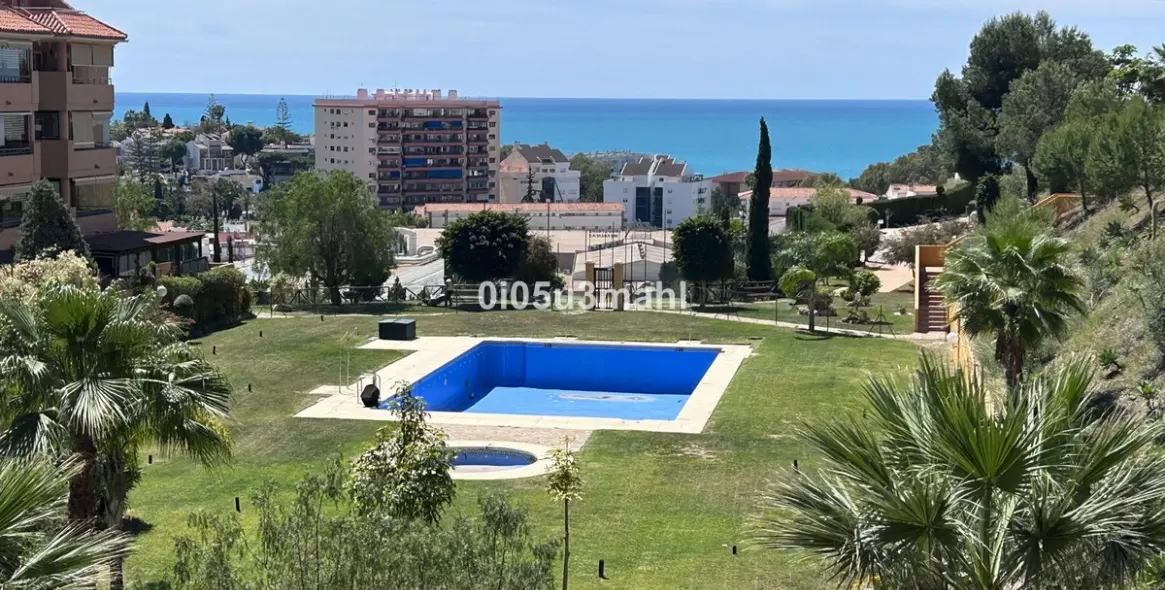 Sale of middle floor apartment in El Palo 6